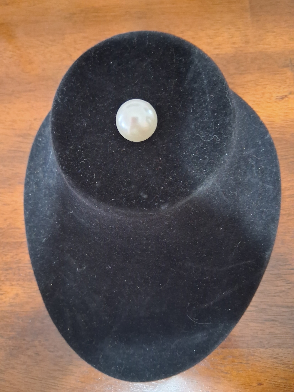 Elegant White Pearl Brooch - Classic Women's Jewelry